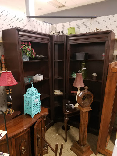 Flea Market «Peddlers Mall», reviews and photos, 7803 E Washington St, Indianapolis, IN 46219, USA