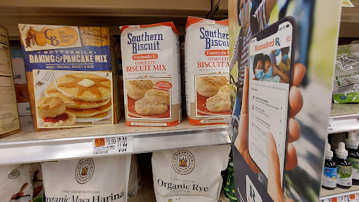 Grocery Store «Hannaford Supermarket», reviews and photos, 99 Main St, Gorham, ME 04038, USA