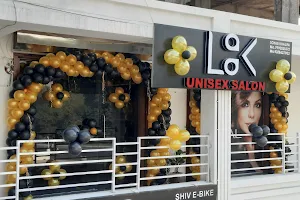 Look unisex Salon image