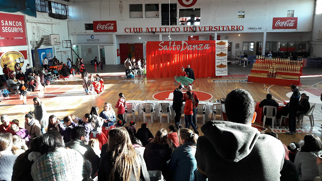 Opiniones de Club Atlético Universitario en Salto - Gimnasio