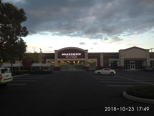 Shopping Mall «Willow Ridge Shopping Center», reviews and photos, 710 NJ-73, Marlton, NJ 08053, USA