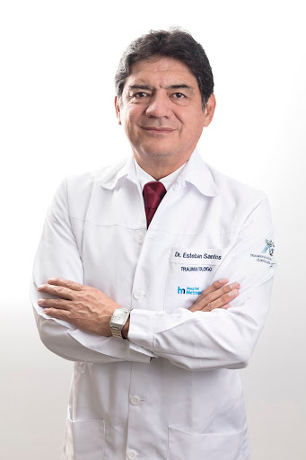 Dr. Esteban Santos, Especialista en Traumatología y Ortopedia
