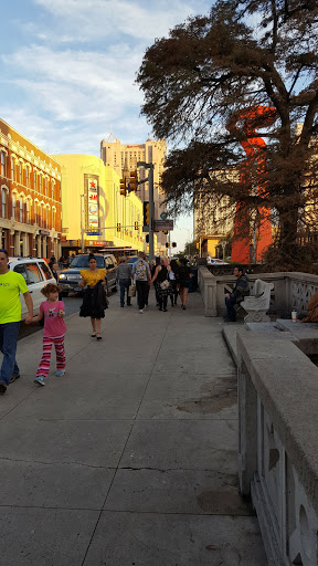 Liquor Store «Riverwalk Wines & Spirits», reviews and photos, 405 E Commerce St, San Antonio, TX 78205, USA