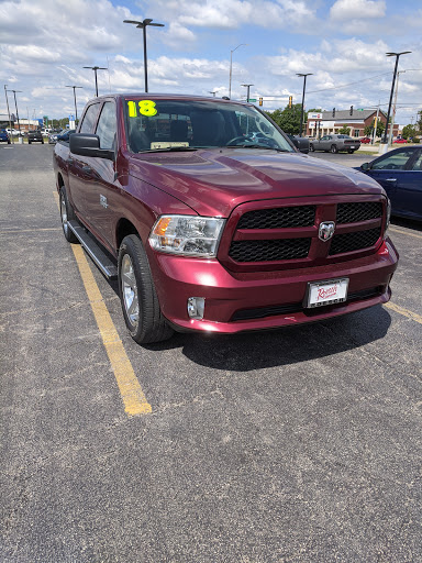 Car Dealer «Larry Roesch Chrysler Jeep Dodge RAM», reviews and photos, 200 W Grand Ave, Elmhurst, IL 60126, USA