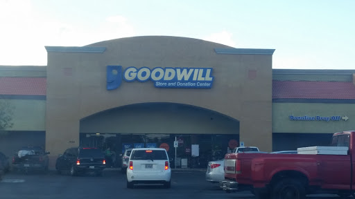Thrift Store «Country Club & Southern Goodwill Retail Store & Donation Center», reviews and photos, 1046 S Country Club Dr, Mesa, AZ 85210, USA