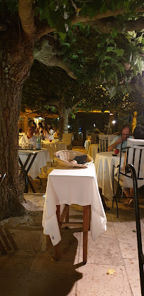 Atmosphère du Restaurant Gastronomique du Vallon de Valrugues à Saint-Rémy-de-Provence - n°14