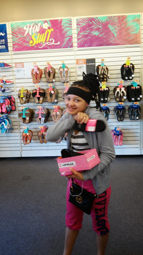 Shopping Mall «Southland Terrace Shopping Center», reviews and photos, 3971 7th Street Rd, Louisville, KY 40216, USA