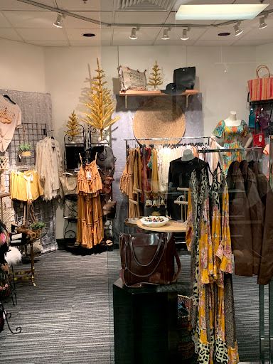 Shopping Mall «Folsom Premium Outlets», reviews and photos, 13000 Folsom Blvd, Folsom, CA 95630, USA