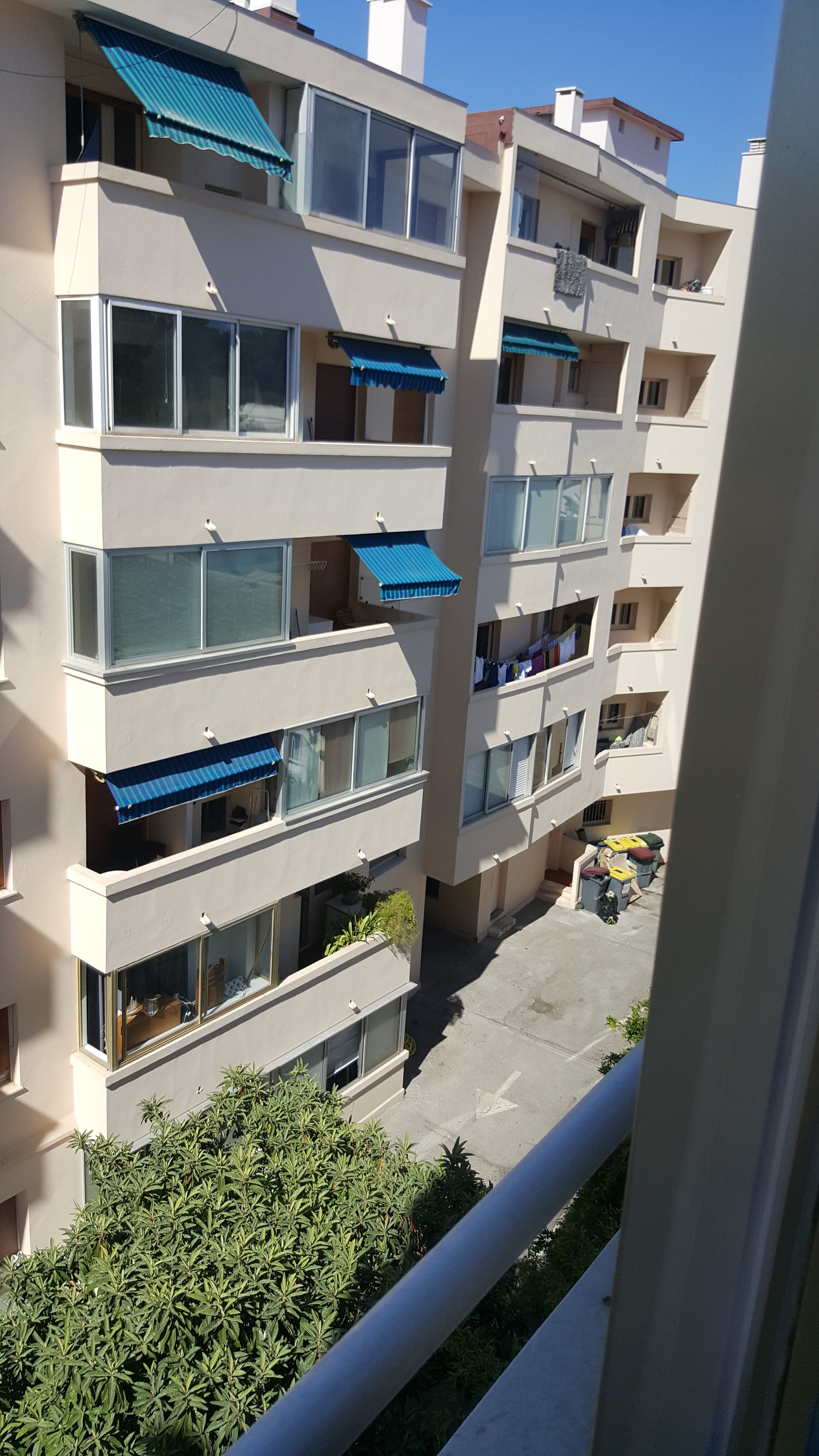 Photo n° 38 de l'avis de Raffles.u fait le 14/08/2017 à 14:06