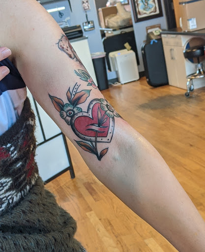 Tattoo Shop «Steady Tattoo & Body Piercing», reviews and photos, 2621 E Franklin Ave, Minneapolis, MN 55406, USA