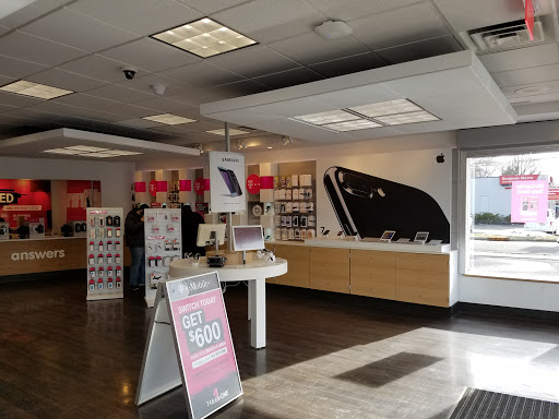Cell Phone Store «T-Mobile», reviews and photos, 636 N Rte 17, Paramus, NJ 07652, USA