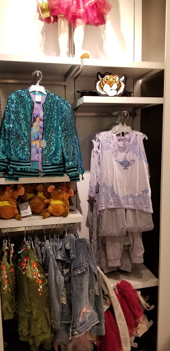 Toy Store «Disney Store», reviews and photos, 400 Premium Outlets Dr, Monroe, OH 45050, USA