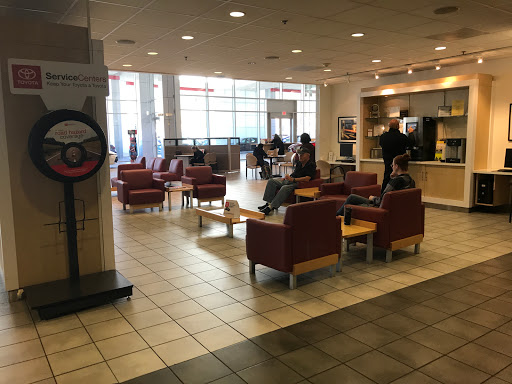 Toyota Dealer «Toyota Pasadena», reviews and photos, 3600 E Foothill Blvd, Pasadena, CA 91107, USA