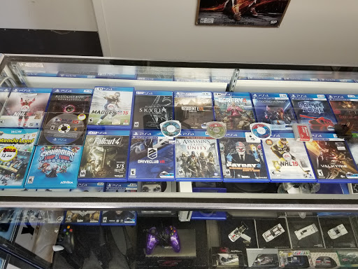 Pawn Shop «Todds Pawn Shop», reviews and photos, 300 N Milwaukee Ave # G, Lake Villa, IL 60046, USA