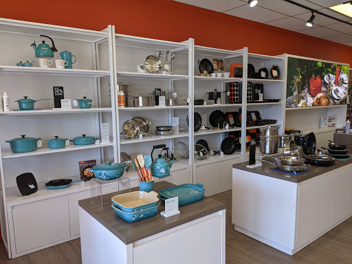 Kitchen Supply Store «Le Creuset», reviews and photos, 111 Nut Tree Rd b, Vacaville, CA 95687, USA