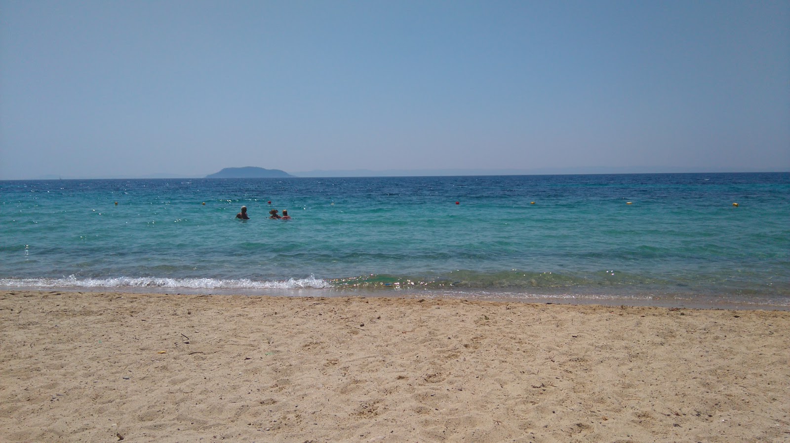 Tripotamos beach'in fotoğrafı geniş plaj ile birlikte