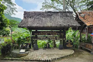 Kampung Cireundeu image