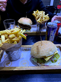 Plats et boissons du Restaurant de hamburgers HBK BURGER Levallois à Levallois-Perret - n°3