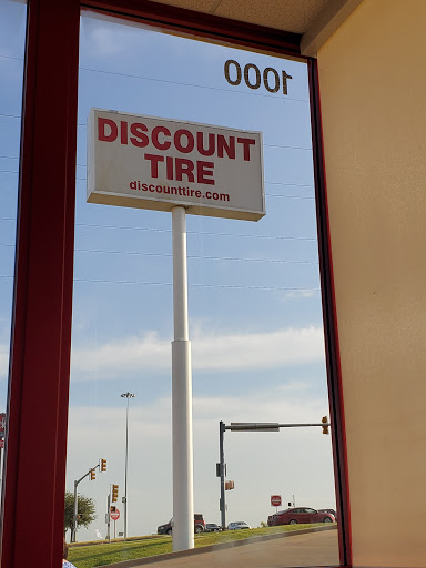 Tire Shop «Discount Tire Store - Fort Worth, TX», reviews and photos, 1000 E Loop 820, Fort Worth, TX 76112, USA