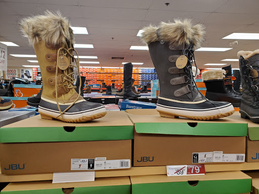 Outlet Mall «Tanger Outlet Tilton», reviews and photos, 120 Laconia Rd, Tilton, NH 03276, USA