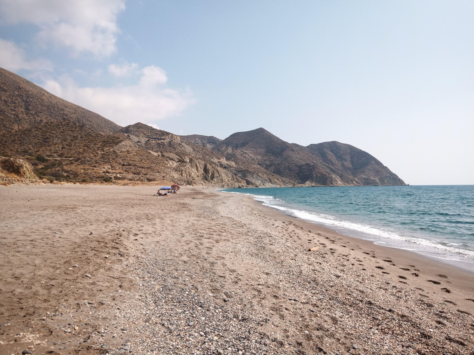 Foto van Playa el Algarrobico met beige schelpenzand oppervlakte