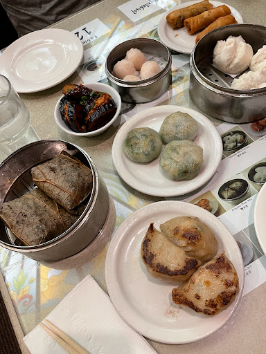 Shopping Mall «Orchard Mall Shopping Center», reviews and photos, 6337 Orchard Lake Rd, West Bloomfield Township, MI 48322, USA