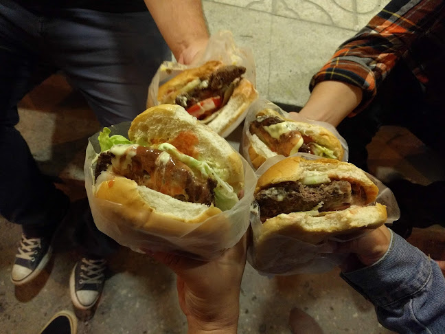 Las ricas hamburguesas de la negrita Crucelina
