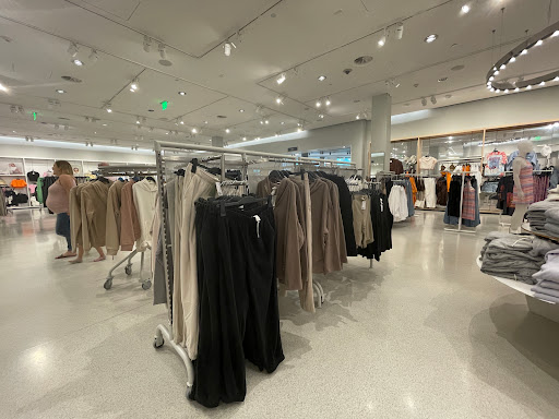 Clothing Store «H&M», reviews and photos, 4200 Conroy Rd, Orlando, FL 32839, USA