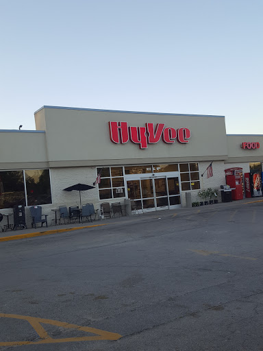 Hy-Vee Grocery Store