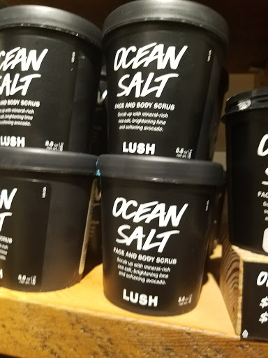 Lush Cosmetics image 3