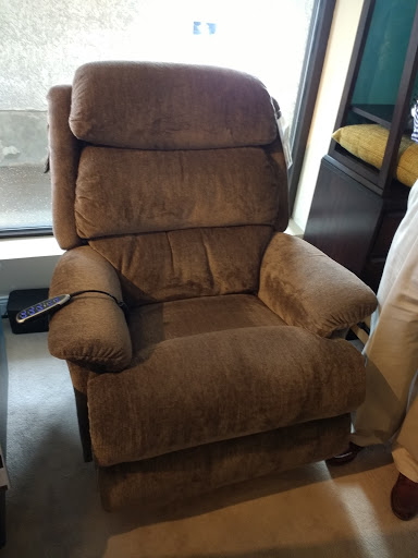 Furniture Store «La-Z-Boy Furniture Galleries», reviews and photos, 240 E Roosevelt Rd, Lombard, IL 60148, USA