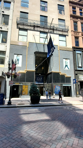 Clothing Store «Gap Outlet», reviews and photos, 411 Washington St, Boston, MA 02110, USA