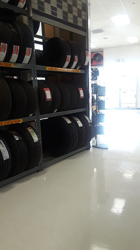 Tire Shop «Les Schwab Tire Center», reviews and photos, 17235 SE 272nd St, Covington, WA 98042, USA