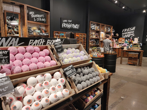 Cosmetics Store «Lush», reviews and photos, 112 E Broadway, Bloomington, MN 55425, USA