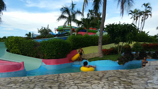 Large pools Santo Domingo