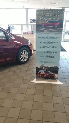 Car Dealer «Northland Chrysler Jeep Dodge RAM», reviews and photos, 14100 W 8 Mile Rd, Oak Park, MI 48237, USA