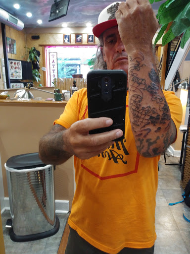 Tattoo Shop «No Ka Oi Tiki Tattoo», reviews and photos, 610 S 4th St, Philadelphia, PA 19147, USA