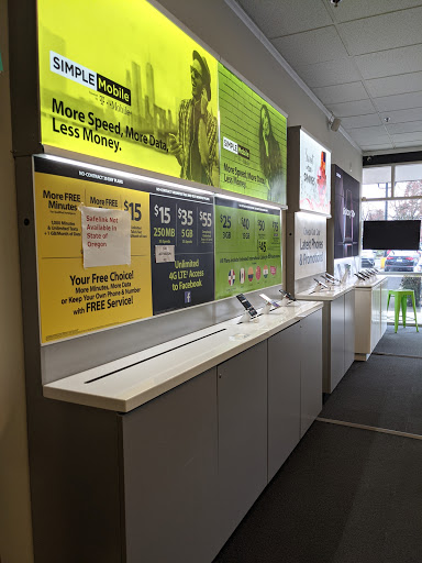 Cell Phone Store «Tracfone Wireless Exclusive Store (Cellphone Repair- iPhone Repair- Screen Repair)», reviews and photos, 10812 SE Oak St b, Portland, OR 97222, USA