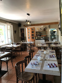 Atmosphère du Restaurant français Les P'tits Bonheurs à Villes-sur-Auzon - n°20