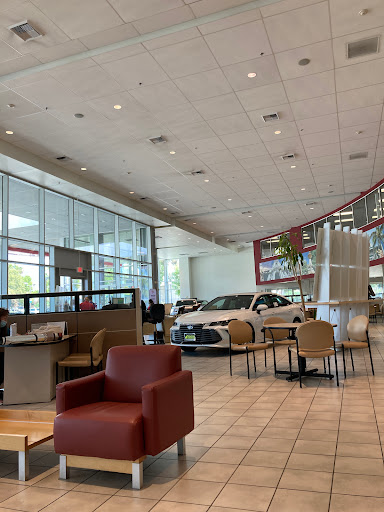 Toyota Dealer «Toyota Pasadena», reviews and photos, 3600 E Foothill Blvd, Pasadena, CA 91107, USA