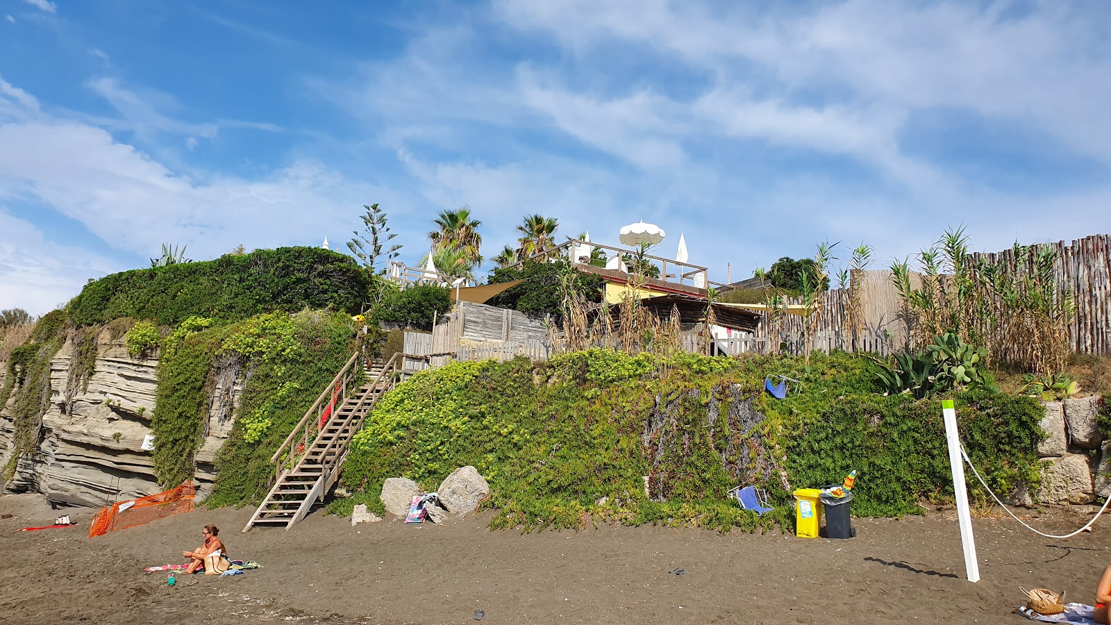 Foto van Spiaggia di Ciraccio en de nederzetting