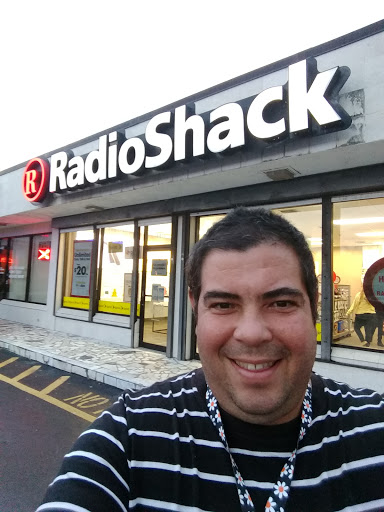 Electronics Store «RadioShack», reviews and photos, 4411 N Federal Hwy, Fort Lauderdale, FL 33308, USA