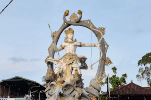 Patung Dewa Indra image