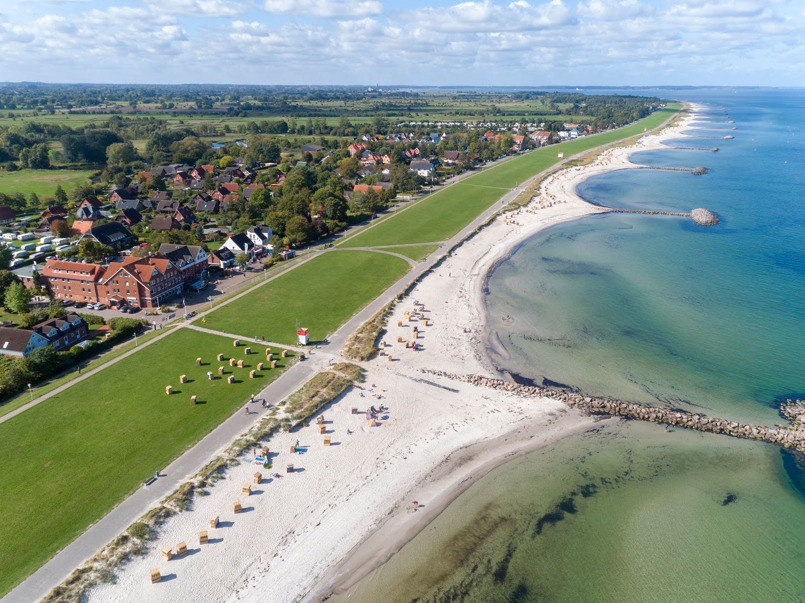 Φωτογραφία του παραλία Heidkate με μεγάλοι πολλαπλοί κόλποι