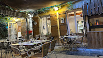 Atmosphère du Restaurant français Au Jardin Des Carmes à Avignon - n°2