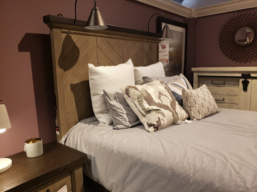 Furniture Store «Art Van Furniture», reviews and photos, 6500 E 14 Mile Rd, Warren, MI 48092, USA