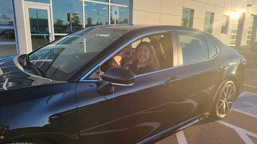 Car Dealer «Classic Toyota», reviews and photos, 515 N Green Bay Rd, Waukegan, IL 60085, USA