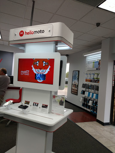 Cell Phone Store «GoWireless Verizon Authorized Retailer», reviews and photos, 807 S Main St, Lapeer, MI 48446, USA