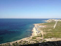 Foto von La Grotte beach mit geräumige küstenlinie