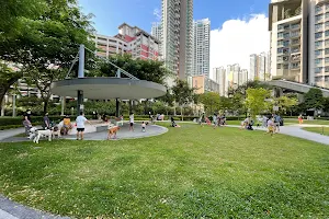 Kim Pong Park image